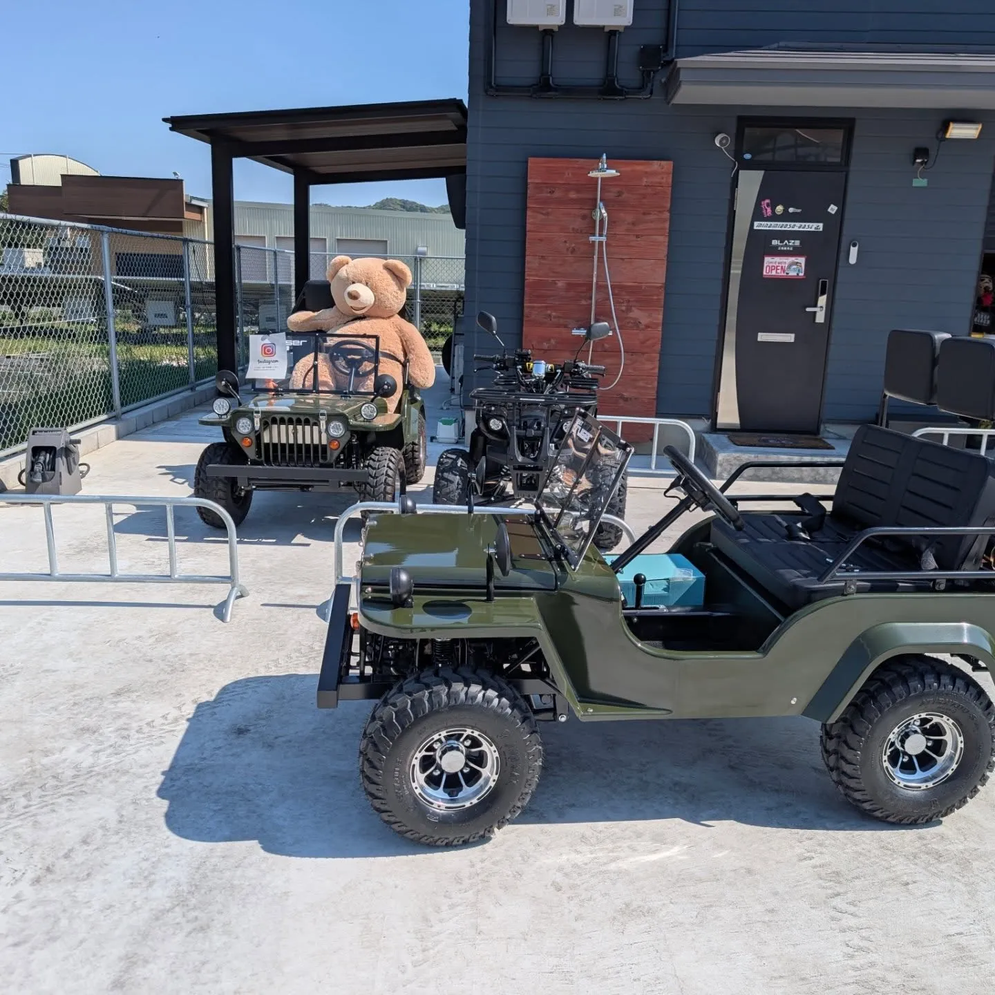 電動ミニジ−プ　2台ありますよ～。